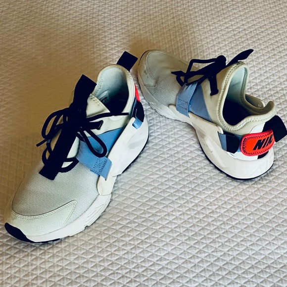 nike air huarache city low ghost aqua